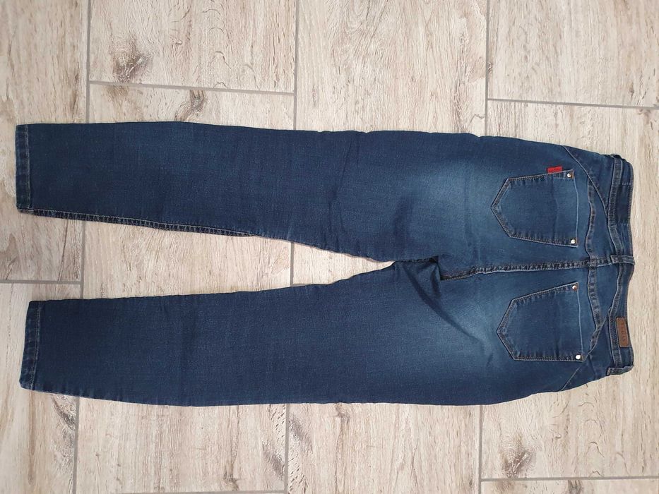 Sprzedam jeansy niebieskie