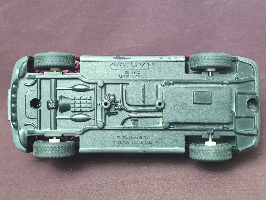 Машинка Mercedes-Benz M-Class 1:32 Welly