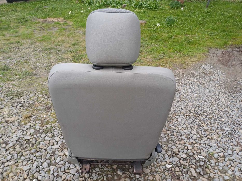 Сидіння переднє праве пасажира Renault Trafic Opel Vivaro Cиденье