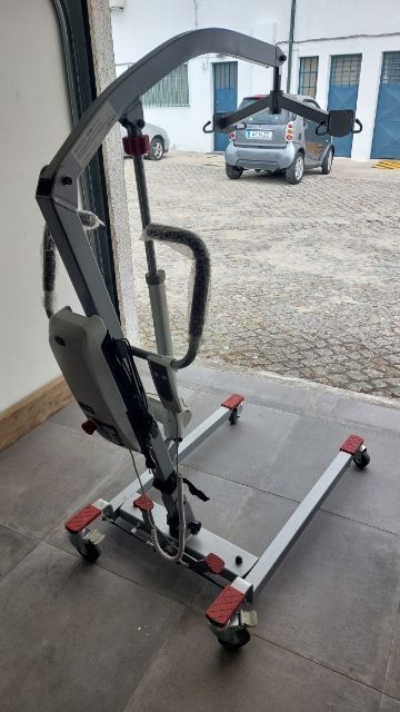 Elevador de transferência elétrico para banhos e outros