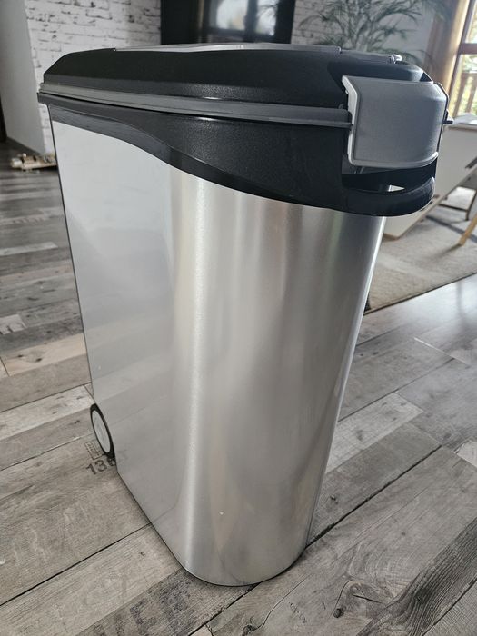 Curver Pojemnik na karmę 20kg / 54l