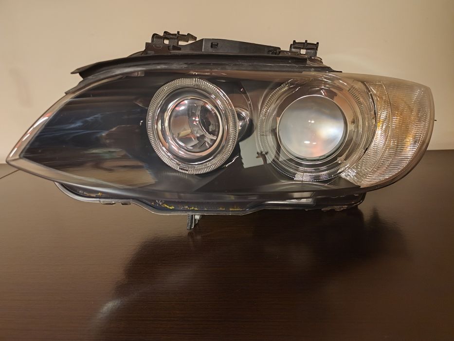 Farol BMW série 3 E92 E93 ótica xénon original usada