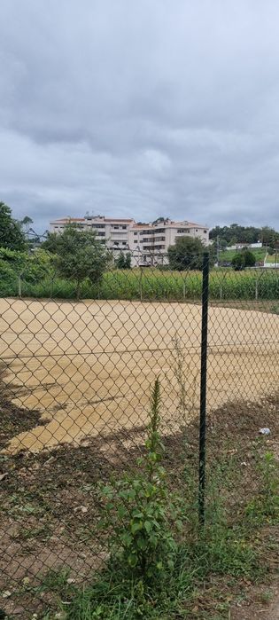 Arrenda-se - Lugar de Estacionamento/Armazenamento em Terreno Privado