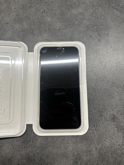 Wyświetlacze iPhone 8 - iPhone 14 pro max montaż