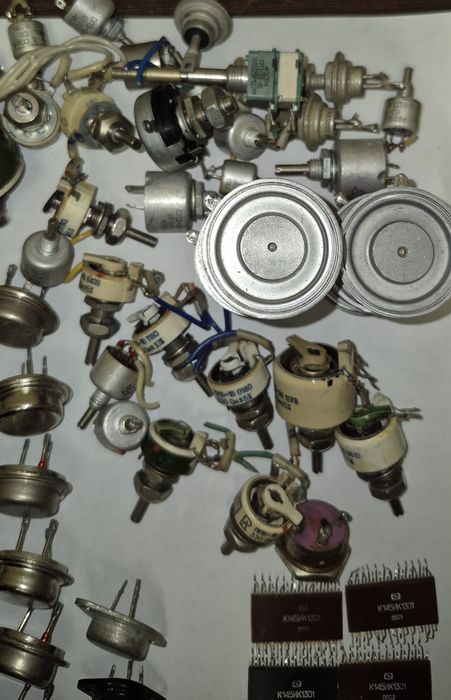 Разные радиодетали для радиолюбителей.