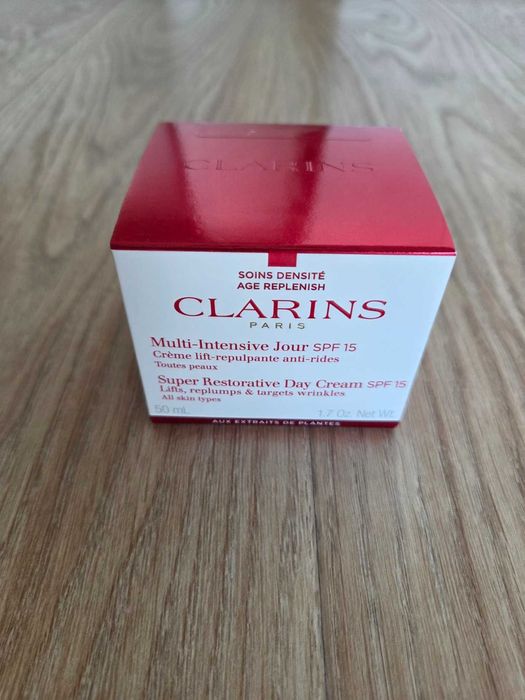 Clarins Super Restorative Day Cream SPF 15