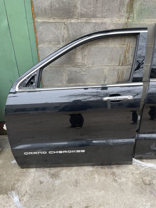 Двері Jeep Grand Cherokee WK2