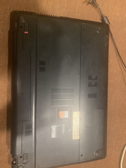 Ноутбук Asus x55u, 4gb опертивної, 2-ядерний 320gb.
