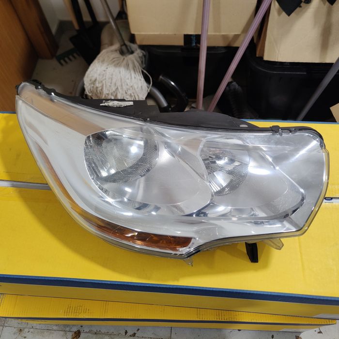 Farol Citroën DS4 (original) lado passageiro
