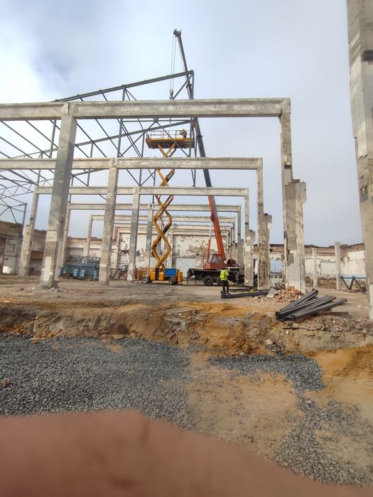 Послуги автокранів 25 тонн 28 метрів Волинська область є люлька.