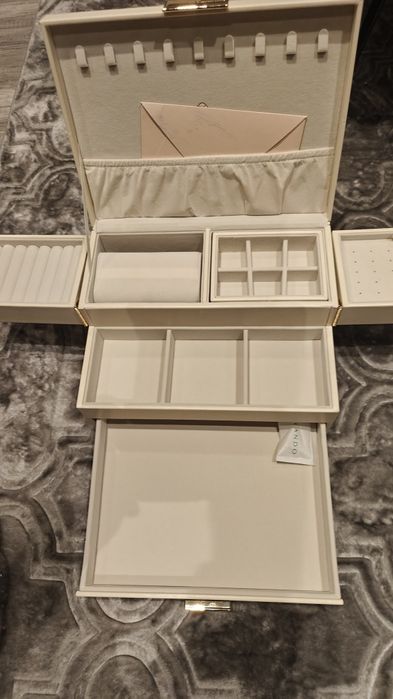 Mega kuferek na biżuterię i zegarki