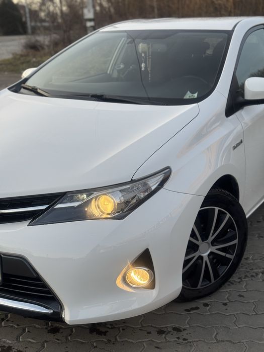 Продається тайота auris 14 рік в гарному стані