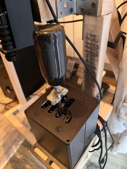 Продам руль Thrustmaster t300 ferrari +кпп +ручник