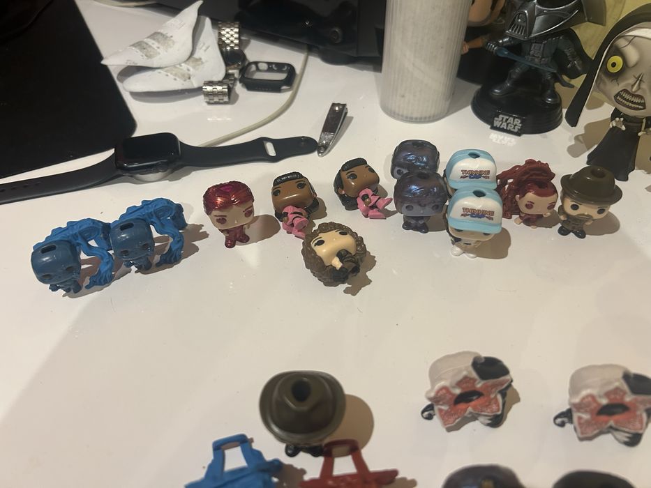 Bonecos kinder joy stranger things