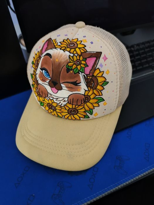 Boné Personalizado Pintado à Mão – Gatinho com Girassóis