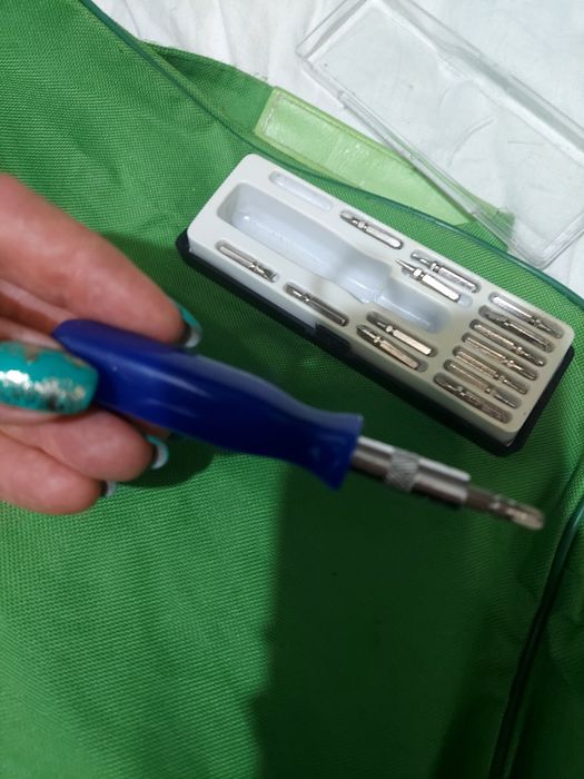 Отвертка с набором  насадок 15 штук для мелкого ремонта