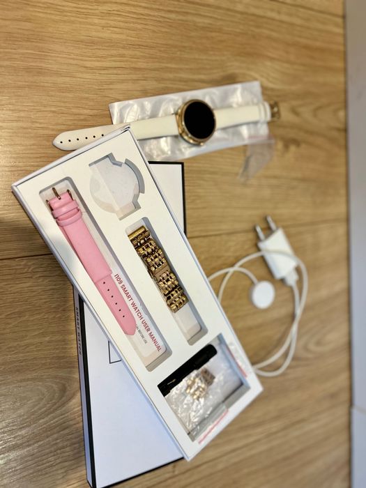 Smartwach w zestawie z opaskami