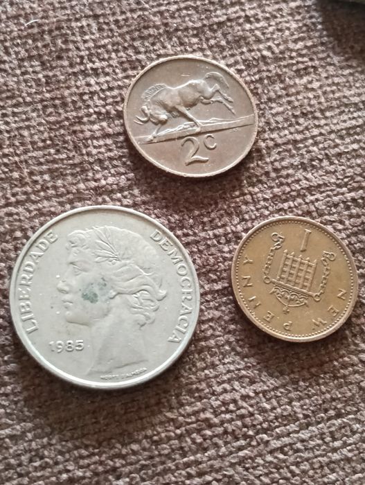 Lote de moedas e outros