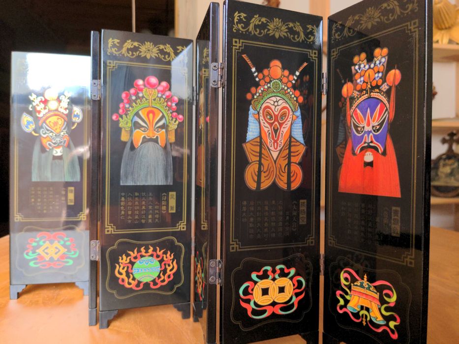 Mini biombo dobrável chinês de 6 painéis decorado com padrões coloridos de maquilhagem da Ópera de Pequim