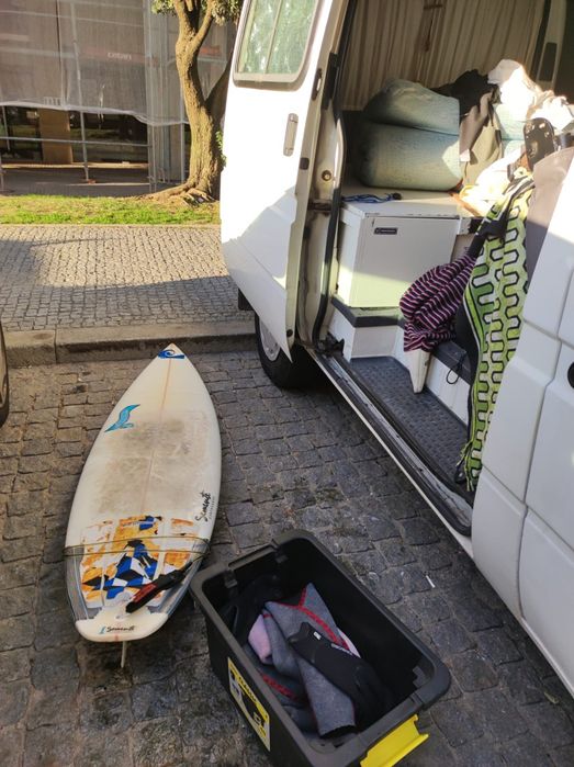 Vendo Carrinha Ford Transit, ano 2000.Adaptada  a campervan/7 lugares