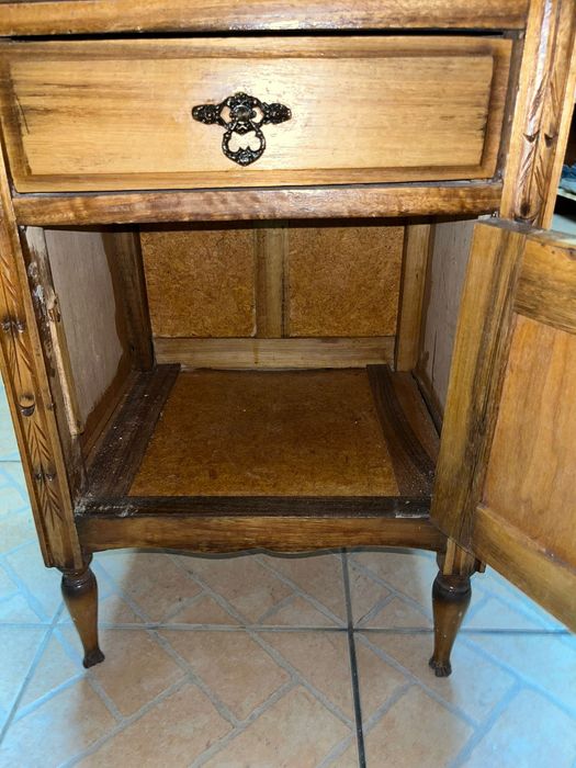 Mesas de cabeceira antigas