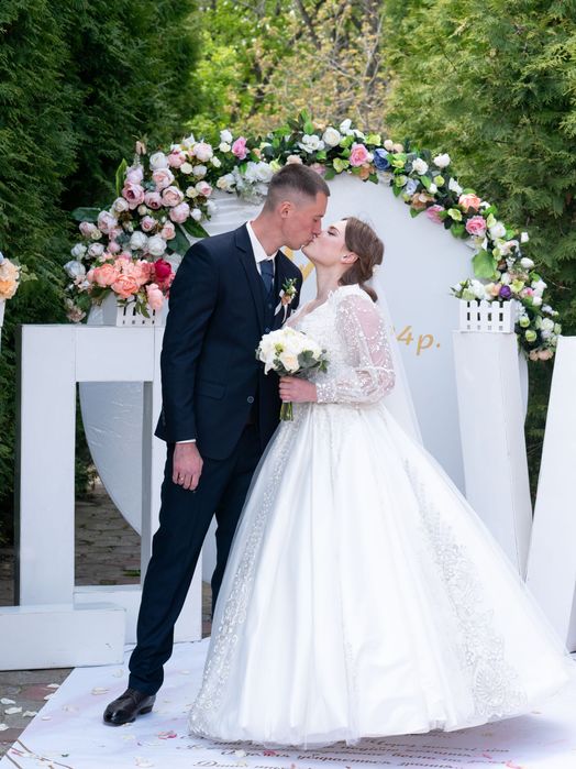 Весільна сукня айворі