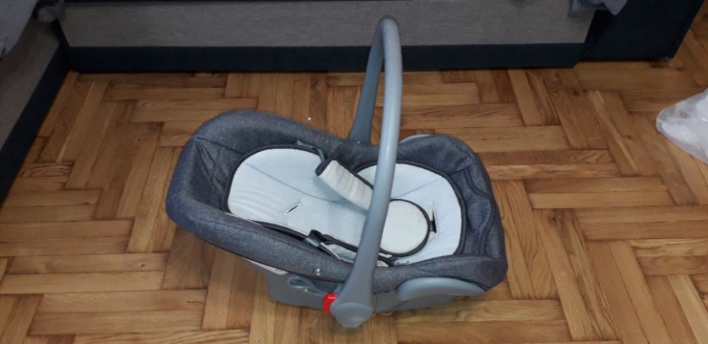 Fotelik nosidełko samochodowe jak nowe