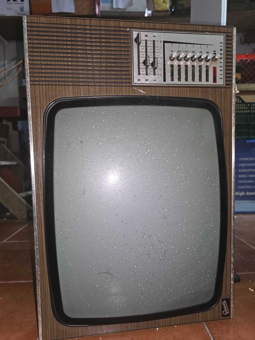 televisão vintage da marca alemã Graetz