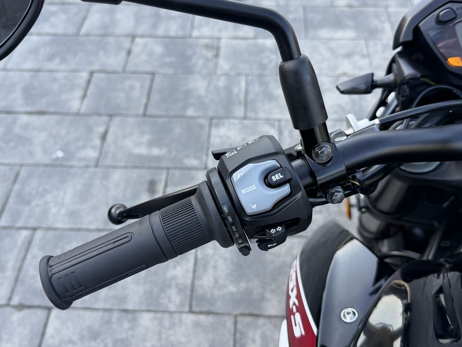 Suzuki gsx s 1000