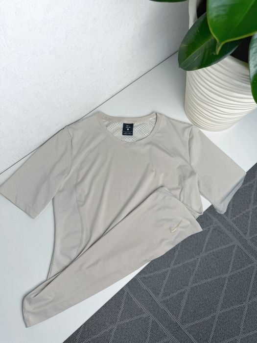 Жіноча спортивна футболка Nike Pro