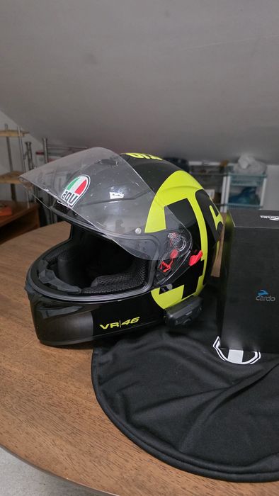 Capacete VR 46 com intercomunicador cardo
