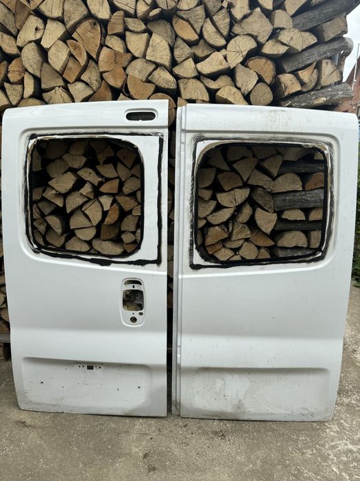 Продаються двері з автомобіля марки "Opel Vivaro"
