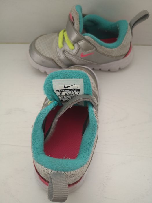 Sapatinhas menina Nike 5€