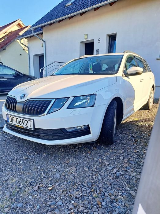 Wynajem aut wypożyczalnia samochodów