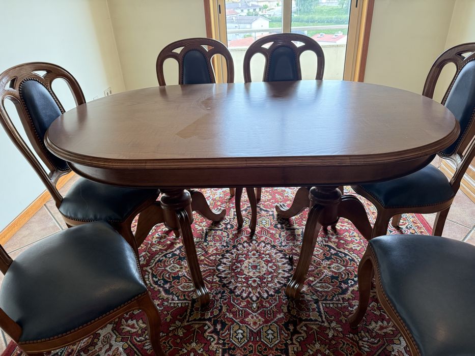 Mesa sala de jantar com cadeiras