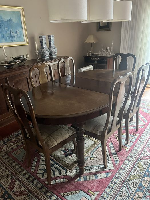 Mesa de jantar clássica extensível em madeira + 6 cadeiras