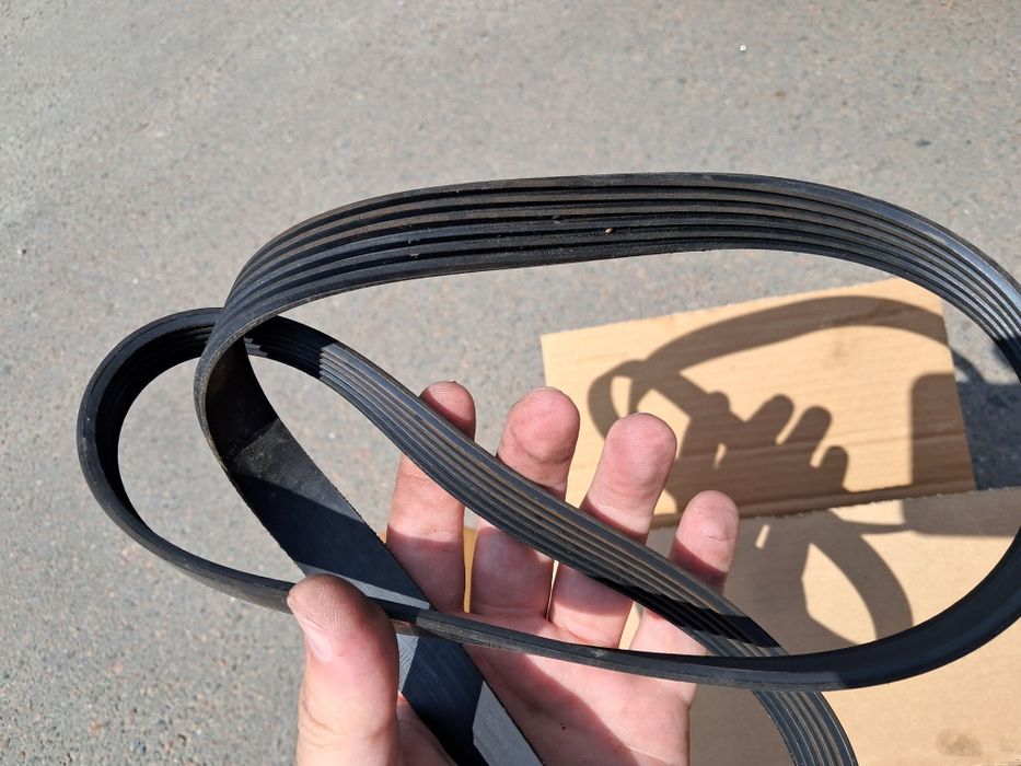 2 ролики з натяжними механізмами + ремінь генератора Пежо 508 2015р.