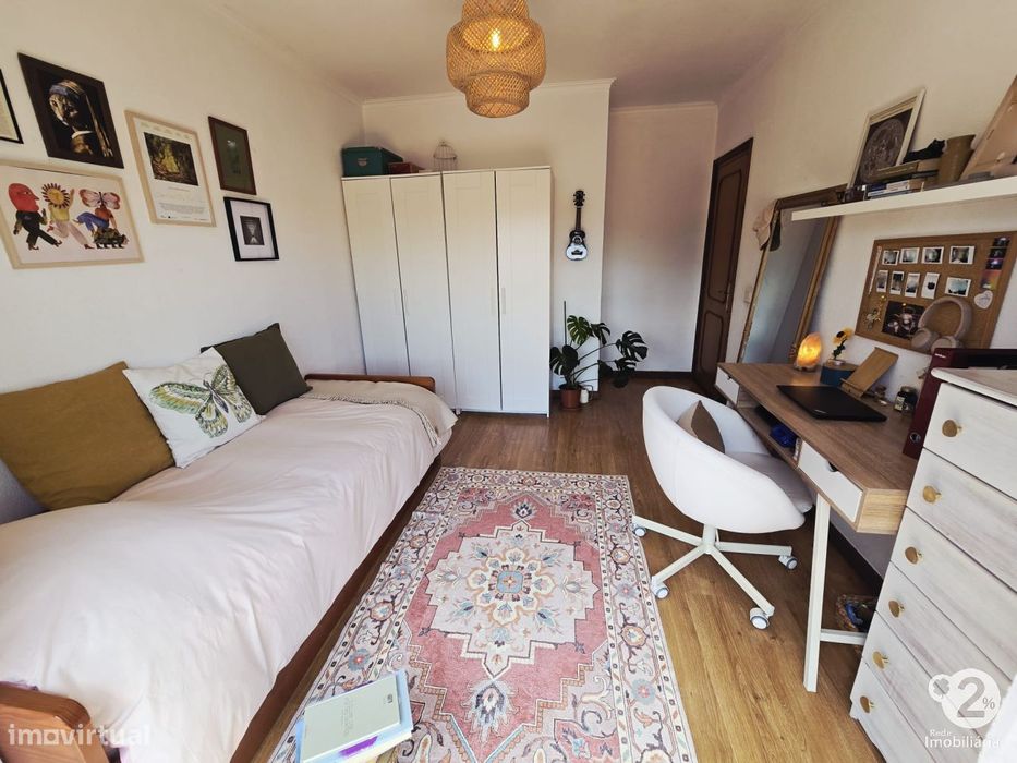 Apartamento T2 com terraço em Santa Marinha ( Vila Nova de Gaia )