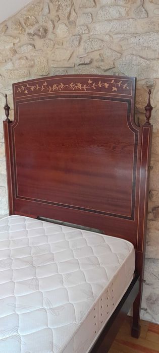 Cama Antiga em excelente estado