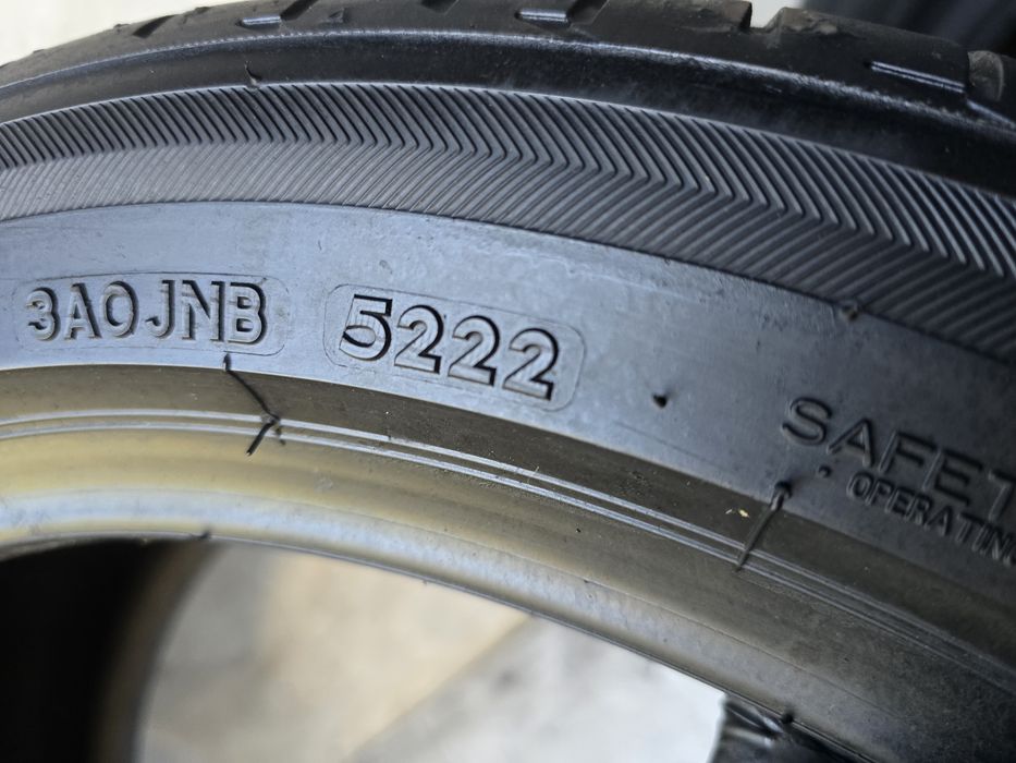 Sprzedam 2 opony 255/40 18" Bridgestone letnie 85% 2022r Runflat