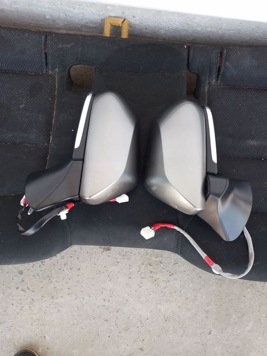 Дзеркало з мертвими зонами на Toyota Camry 70 Тойота камрі 17-23 року