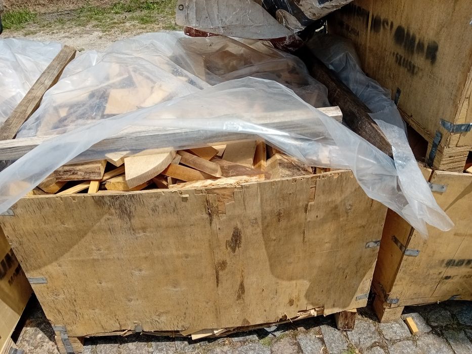 Lenha seca de  fábrica