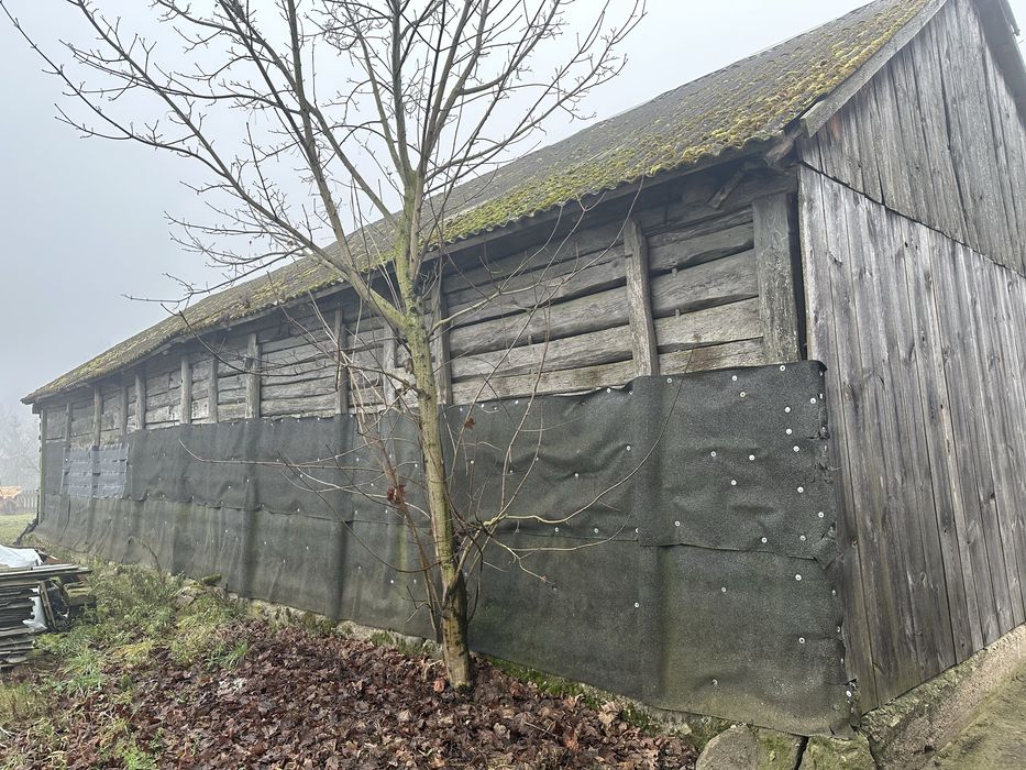 Stodoła do rozbiórki, stare deski, bale