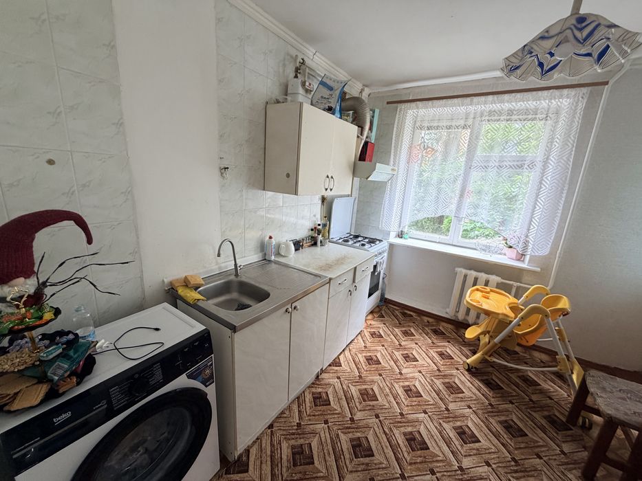 Продаж 3-х кім квартири 2/5 вул Космонавтів