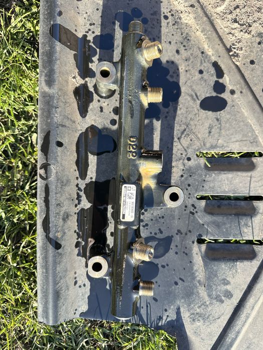 Продам паливну рейку та 4 форсунки для автомобіля Peugeot Expert hdi 2.0