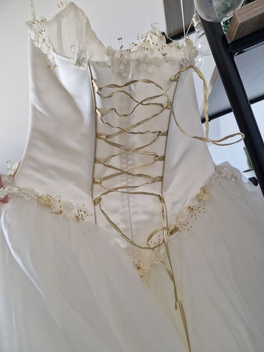 Весільна сукня в ідеальному стані