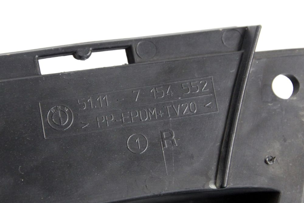 Kratka prawa zderzaka częśc. otwarta BMW E90 E91