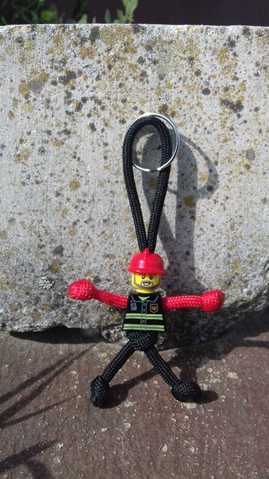 Porta-chaves Boneco Bombeiro ou Polícia em Paracord