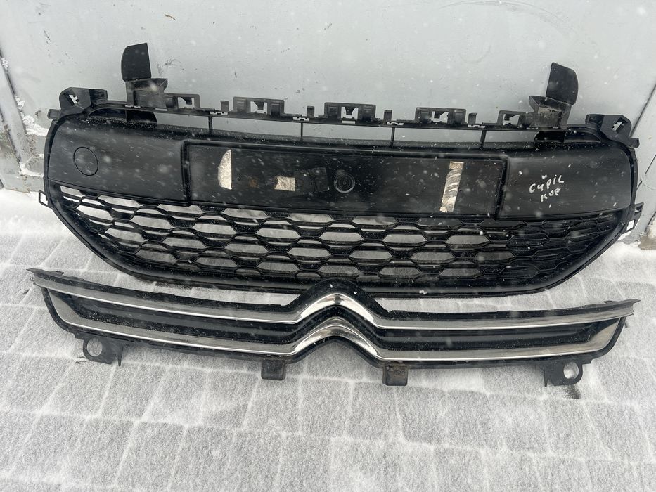 Citroen c4 picasso решітка бампера.