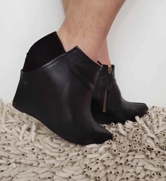 Botas em pele tamanho 40